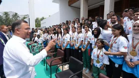 পেশাদার জীবনে খেলোয়াড়দের রাজনীতিতে যোগ না দেওয়ার আহবান প্রধানমন্ত্রীর