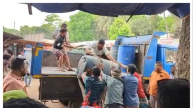 শিবচরে ২৮ ব্যারেল ডিজেল উদ্ধার, কৃষকদের মাঝে ন্যায্যমূল্যে বিক্রি