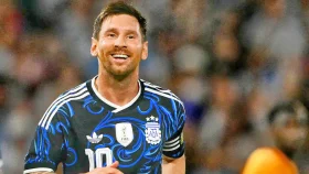 মেসির জাদুকরী ফুটবলে জাম্বিয়াকে গোলবন্যায় ভাসাল আর্জেন্টিনা