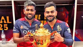 আইপিএল খেলতে না দেয়ায় বোর্ডের বিরুদ্ধে কোহলী সতীর্থের
