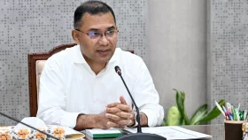 সচিবালয়ে বিভিন্ন বৈঠকে প্রধানমন্ত্রী, অনুমোদনের অপেক্ষায় অনলাইন ক্লাস