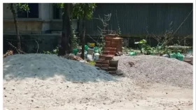 সড়কের কাজ করতে না দেওয়ায় সিমেন্ট, বালু ও রড সাইড থেকে চুরি&nbsp;