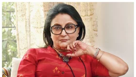 কেন অবসরের সুর অপর্ণা সেনের!