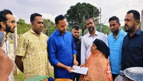 শিশু রাতুল ও পানি বিক্রেতা বৃদ্ধা শাহানুরের পাশে প্রধানমন্ত্রী