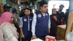 চাঁনখারপুলে নকল ও অবৈধ পণ্যের বিরুদ্ধে অভিযান