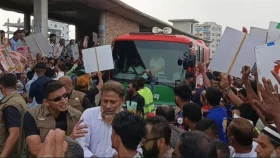 প্রধানমন্ত্রীর গাড়ি বহর থামিয়ে বিএনপি নেতার মুক্তির দাবি