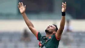 বাংলাদেশের দারুণ বোলিংয়ের সাথে মিস ফিল্ডিংয়ের আক্ষেপ