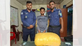 মোটরসাইকেল-গাঁজাসহ কারবারি গ্রেপ্তার