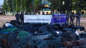কর্ণফুলীতে ৩১২ কোটি টাকার নিষিদ্ধ জাল জব্দ