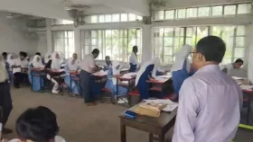 কুমিল্লায় এসএসসি পরীক্ষার হলে ফেসবুক লাইভে এমপি সেলিম ভূঁইয়া