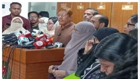 সরকার ভুল পথে গলেে সোচ্চার হবনে নারী এমপরিাও: হামদিুর রহমান আযাদ
