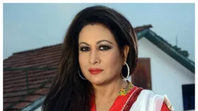 হজে যাচ্ছেন চম্পা