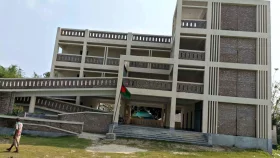 এক মাসে &lrm;২ কোটি টাকা ব্যয়ে নির্মিত &lsquo;ফ্লাড শেল্টারে&rsquo; ফাটল