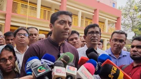 মিড ডে মিলের খবারে গন্ধ পেলেন প্রতিমন্ত্রী, স্যাম্পল পাঠালেন ল্যাবে