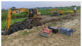 গোমতীর তীরে মাটি কাটা রোধে সাঁড়াশি অভিযান, ৪ এক্সেভেটরের ব্যাটারি জব্দ