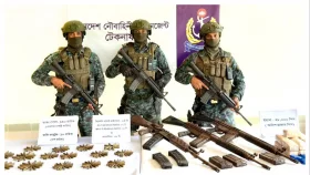 টেকনাফে নৌবাহিনীর অভিযানে বিদেশি আগ্নেয়াস্ত্র-গোলাবারুদ জব্দ