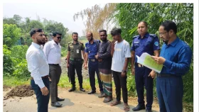 মুরাদনগরে কৃষি জমি থেকে মাটি কাটায় ভ্রাম্যমাণ আদালতের জরিমানা