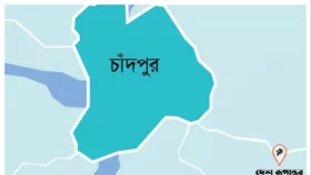 ঝড়ে লণ্ডভণ্ড মতলব উত্তর, বিদ্যুৎহীন কেন্দ্রে অন্ধকারে চলছে পরীক্ষা