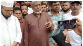 বেনাপোল স্থলবন্দরে পর্যাপ্ত ক্রেন-ফরক্লিপ না থাকার প্রতিবাদে চেয়ারম্যানের পদত্যাগ দাবি