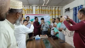 ত্রিশালে দৈনিক দেশ রূপান্তরের জন্মদিন পালন
