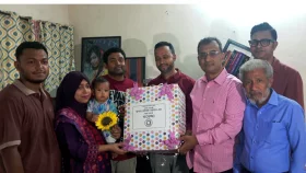 প্রধানমন্ত্রীর উপহার পেল যশোরের সেই শিশু