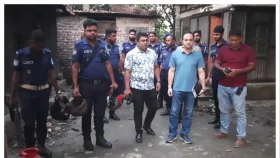 দুই পুলিশ সদস্যকে কুপিয়ে আহত: অভিযানে নেমেছে পুলিশ
