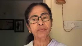 নিজ আসনেও বিপুল ভোটে হারলেন মমতা