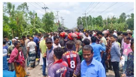 মুক্তাগাছায় সড়ক দুর্ঘটনায় নারী আইনজীবীসহ নিহত ৪