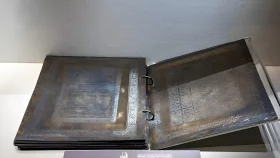 মক্কার জাদুঘরে বিরল পিতলে খোদাই করা কোরআন প্রদর্শনী