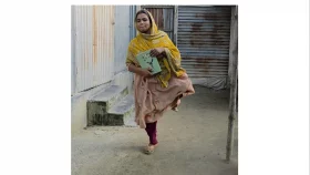 এক পা নিয়েই উচ্চশিক্ষিত হওয়ার স্বপ্ন দেখেন মেঘলা