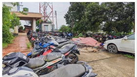 থানা চত্বরে নষ্ট হচ্ছে জব্দকৃত যানবাহন