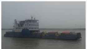 বৈরী আবহাওয়ায় পাটুরিয়া-দৌলতদিয়া ফেরি চলাচল বন্ধ