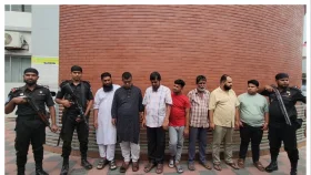 নারায়ণগঞ্জ পাসপোর্ট অফিসের ৭ দালাল আটক, সাজা প্রদান