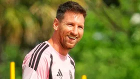 ইতিহাসের সেরা খেলোয়াড় প্রশ্নে মেসি যা বললেন