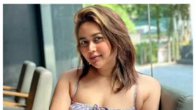 কার প্রেমে বিভোর ভাবনা!