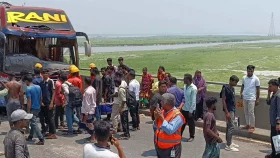 যমুনা সেতুতে বাস-ট্রাক সংঘর্ষ, ১ ঘন্টা পর যান চলাচল স্বাভাবিক