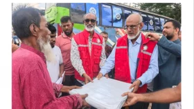 নাজিরপুরে বন্যায় ক্ষতিগ্রস্তদের রেডক্রিসেন্ট সহায়তা প্রদান