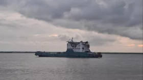 কালবৈশাখী ঝড়ে পাটুরিয়া-দৌলতদিয়া নৌরুটে ফেরি চলাচল বন্ধ