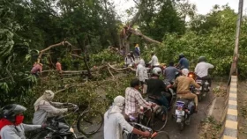উত্তর প্রদেশে প্রবল ঝড় ও ভারী বৃষ্টিতে নিহত&nbsp;৫৬