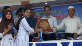 সখীপুরে বিতর্ক প্রতিযোগিতার পুরস্কার বিতরণ
