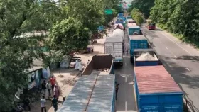 ছুটির দিন ঢাকা-চট্টগ্রাম মহাসড়কে তীব্র যানজট, ভোগান্তিতে যাত্রীরা
