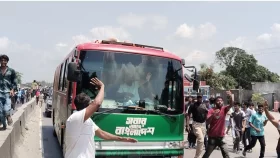 গজারিয়ায় তারেক রহমানকে শুভেচ্ছা জানাতে জনতার ঢল
