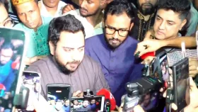 কারিনার জানাজায় অংশ নিলেন নাহিদ ইসলাম