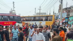 নওগাঁয় দূরপাল্লার বাস চলাচল বন্ধ