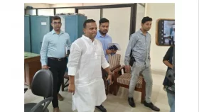 বরিশাল নৌবন্দরে প্রতিমন্ত্রীর ঝটিকা পরিদর্শন, অনুপস্থিত বহু কর্মী