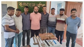 কুমিল্লায় ডিবি পরিচয়ে গরু ডাকাতির পরিকল্পনা, গ্রেপ্তার ৮