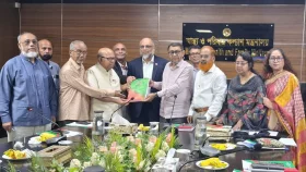 স্বাস্থ্যমন্ত্রীর সাথে স্বাস্থ্যখাত সংস্কার কমিশনের বৈঠক