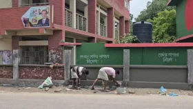 আদালতের নিষেধাজ্ঞা অমান্য করে দেয়াল নির্মাণের অভিযোগ