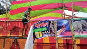 শেরপুরে ভেঙে দেয়া হলো অশ্লীল বিচিত্রার প্যান্ডেল