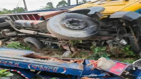 নীলফামারীতে সড়ক দুর্ঘটনায় নিহত ২, গুরুতর আহত দুই